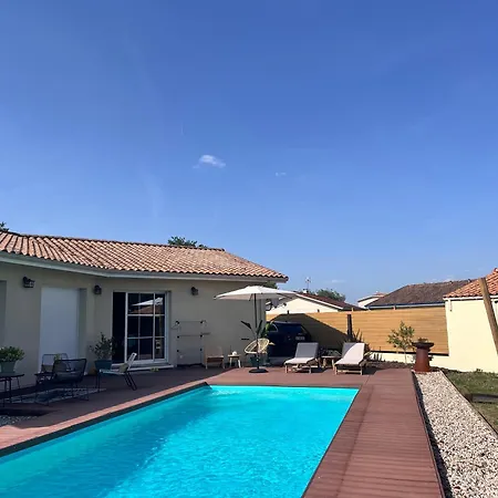 Climatisée Avec Piscine Et Pool House Atypique Villa Biganos