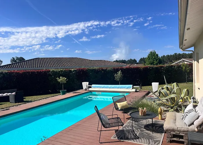 Climatisée Avec Piscine Et Pool House Atypique Biganos